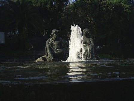 Poseidon y Anfitrite
Escultura a los pies del 
Cerro Santa Lucia
Pulse AQUI