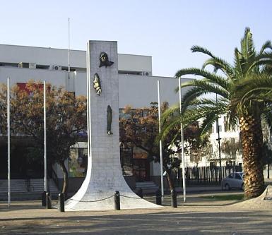 Monumento al Inmigrante Arabe,
Enrique Villalobos Sandoval 1992