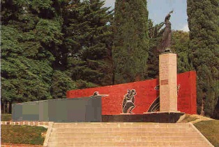 Homenaje Al Procer Jose Artigas
monumento donado por la
Colectividad Libanesa de Uruguay